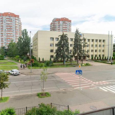 Затишна 2К Квартира З Усім Необхідним Для Життя Поряд З Метро Дарниця كييف المظهر الخارجي الصورة